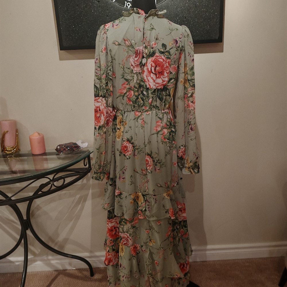 Vila tiered maxi summer vacation dress in garden floral - Picture 7 of 14